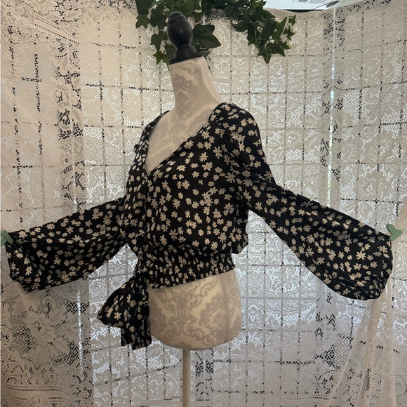 Topshop Long Sleeved Retro Floral Print Crop Top Women’s Size 6 - Picture 7 of 14